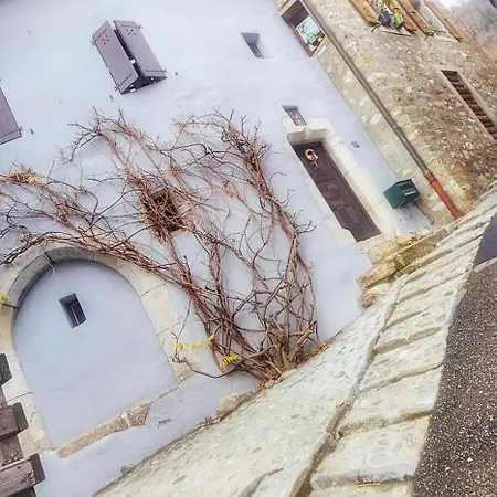 Maison Avec 2 Espaces Separes Sur 2 Niveaux Distincts, Montreux,festivals,chateaux De Chillon,freddiemercury,casino,lac Leman Plages,montagne, Pour Voyageurs Souhaitant Partager Maison Familiale Et Economique, 15 Minutes A Pied Du Centre En Desce Apartamento Montreux