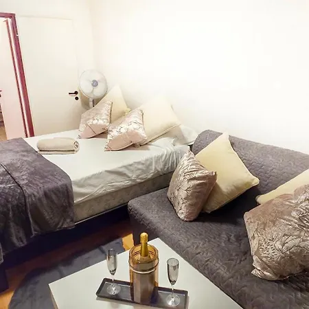 Au 26bis, 2 Montreux, 1 Niveau 0 Et Un Autre Duplex Niveau 1 Et 2, 15 Minutes A Pieds Du Centre De Montreux, Leman, Ideal Pour Balades En Ville, Montagne, Festivals, Casino, Plages, Ski, Fredy Mercury, Marche De * Montreux