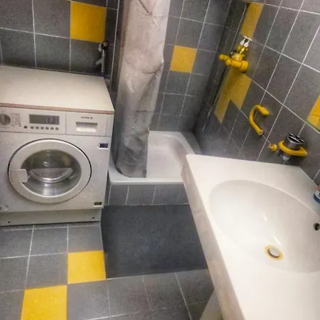 Apartamento Maison Avec 2 Espaces Separes Sur 2 Niveaux Distincts, Montreux,festivals,chateaux De Chillon,freddiemercury,casino,lac Leman Plages,montagne, Pour Voyageurs Souhaitant Partager Maison Familiale Et Economique, 15 Minutes A Pied Du Centre En Desce *