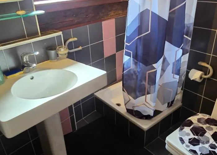 Au 26bis, 2 Montreux, 1 Niveau 0 Et Un Autre Duplex Niveau 1 Et 2, 15 Minutes A Pieds Du Centre De Montreux, Leman, Ideal Pour Balades En Ville, Montagne, Festivals, Casino, Plages, Ski, Fredy Mercury, Marche De Apartman *